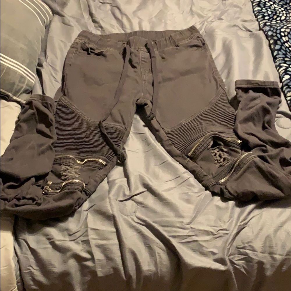Jeans with zippers